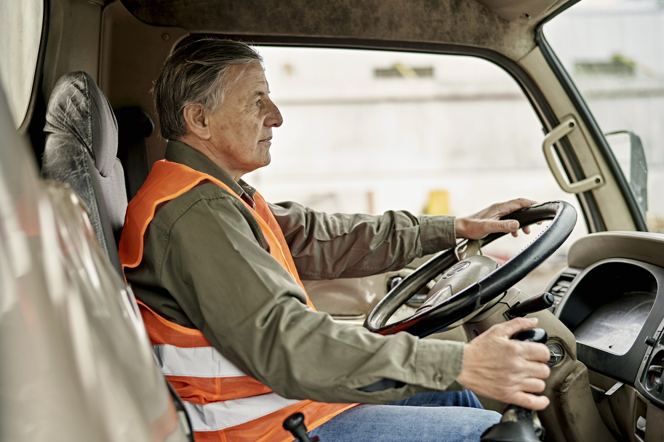 Manual Vs Automatic Transmission For CDL Training - Daly's Truck ...